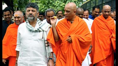 Karnataka Deputy Chief Minister DK Shivakumar, Nirmalanandanatha Mahaswamiji, head of Sri Adichunchanagiri Mahasamsthana Math, and others during a 'Vokkaliga' community meeting on caste census, in Bengaluru onSaturday. (PTI) Karnataka Deputy Chief Minister DK Shivakumar, Nirmalanandanatha Mahaswamiji, head of Sri Adichunchanagiri Mahasamsthana Math, and others during a 'Vokkaliga' community meeting on caste census, in Bengaluru onSaturday. (PTI)
