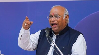 Congress chief Mallikarjun Kharge slams Modi govt over $100,000 H-1B fee and US trade policies. (AICC ) Congress chief Mallikarjun Kharge slams Modi govt over $100,000 H-1B fee and US trade policies. (AICC )
