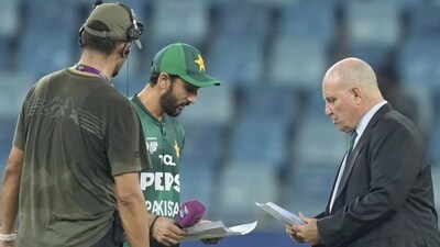 Pakistan's captain Salman Agha shares team list with match referee Andy Pycroft (AP) Pakistan's captain Salman Agha shares team list with match referee Andy Pycroft (AP)