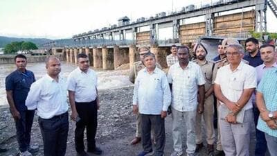 Punjab governor Gulab Chand Kataria during his visit to Madhopur headworks in Pathankot on September 3. (HT file photo)