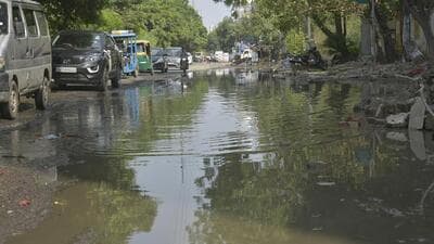 Roads in Shakti Khand-1 and Niti Khand-1 in Indirapuram, Ghaziabad on Saturday. (Sakib Ali/HT Photo) Roads in Shakti Khand-1 and Niti Khand-1 in Indirapuram, Ghaziabad on Saturday. (Sakib Ali/HT Photo)