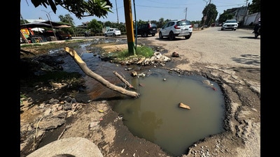Sewage water overflow in Moti Nagar in Ludhiana on Saturday. (Gurpreet Singh/HT) Sewage water overflow in Moti Nagar in Ludhiana on Saturday. (Gurpreet Singh/HT)