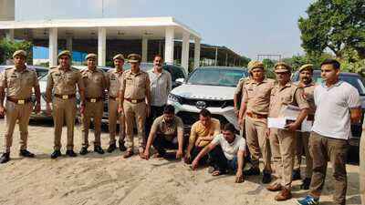 The arrested accused in police custody (HT Photo) The arrested accused in police custody (HT Photo)
