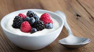 Greek yoghurt with berries are a good breakfast combo. (Shutterstock) Greek yoghurt with berries are a good breakfast combo. (Shutterstock)