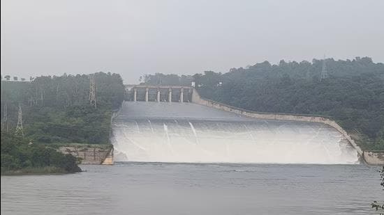 Constructed on the Beas River, the dam had briefly recorded a drop in water level to 1,389 feet last week when inflow decreased to 34,559 cusecs. (HT File)