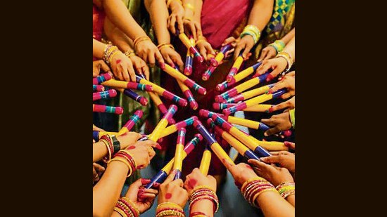 Every Navratri and Pujo season, the consumerist blitzkrieg is getting bigger, bolder and battie. (HT Photo)