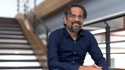 Founder and former CEO of Zoho Corporation, Sridhar Vembu, advised Indians on H-1B visa to return to India (Image via Twitter) Founder and former CEO of Zoho Corporation, Sridhar Vembu, advised Indians on H-1B visa to return to India (Image via Twitter)