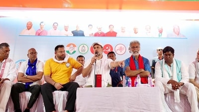 Congress leader Rahul Gandhi with senior leaders of Mahagathbandhan addressing joint press conference during Voter Adhikar Yatra at Araria, Bihar. (Photo by / Hindustan Times)