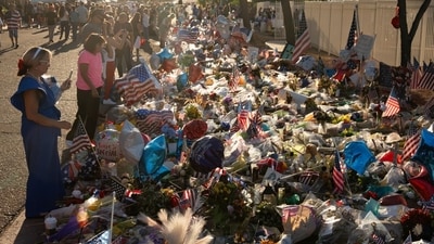 Mourners at a memorial outside of Turning Point USA headquarters in Phoenix, Arizona, US, on Saturday, Sept. 20, 2025. (Bloomberg) Mourners at a memorial outside of Turning Point USA headquarters in Phoenix, Arizona, US, on Saturday, Sept. 20, 2025. (Bloomberg)