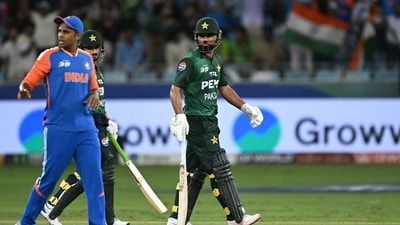 Pakistan's Fakhar Zaman (C) walks back to the pavilion after his dismissal (AFP) Pakistan's Fakhar Zaman (C) walks back to the pavilion after his dismissal (AFP)