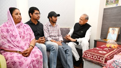 Former Rajasthan chief minister Ashok Gehlot with the family of slain tailor Kanhaiya Lal Teli. (X) Former Rajasthan chief minister Ashok Gehlot with the family of slain tailor Kanhaiya Lal Teli. (X)