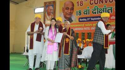 Governor Anandiben Patel at the convocation ceremony of Sardar Vallabhbhai Patel University of Agriculture and Technology (HT Photo) Governor Anandiben Patel at the convocation ceremony of Sardar Vallabhbhai Patel University of Agriculture and Technology (HT Photo)