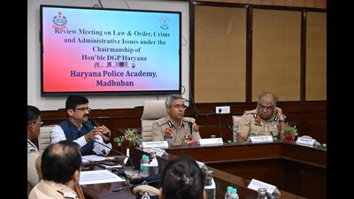 Haryana director general of police (DGP) Shatrujeet Kapur during a meeting at Police Academy, Madhuban on Sunday. (HT Photo)
