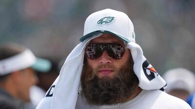 Lane Johnson #65 of the Philadelphia Eagles suffered a neck injury. (Getty Images via AFP)