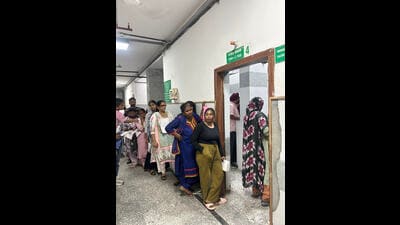 Patients requiring X-ray are being forced to either wait in long queues or go to a different facility. (HT Photo) Patients requiring X-ray are being forced to either wait in long queues or go to a different facility. (HT Photo)