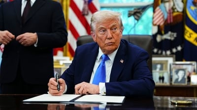 US President Donald Trump signs an executive order authorizing the Trump Gold Card in the Oval Office of the White House in Washington, DC, US, on Friday, Sept. 19, 2025. (Bloomberg)