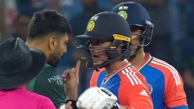 Show down between Abhishek Sharm and Haris Rauf in Asia Cup 2025 (@memes0fpakistan/x.com) Show down between Abhishek Sharm and Haris Rauf in Asia Cup 2025 (@memes0fpakistan/x.com)