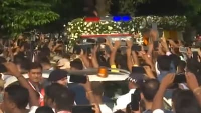 Hundreds of people had gathered outside the Lokpriya Gopinath Bordoloi International Airport since Saturday to receive Zubeen Garg's mortal remains. (Screengrab/ @ANI) Hundreds of people had gathered outside the Lokpriya Gopinath Bordoloi International Airport since Saturday to receive Zubeen Garg's mortal remains. (Screengrab/ @ANI)