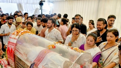 Garima Saikia Garg (2nd from right), wife of deceased singer Zubeen Garg, mourns as she pays her last respects at his residence in Guwahati.(PTI Photo)(PTI09_21_2025_000211A) (PTI) Garima Saikia Garg (2nd from right), wife of deceased singer Zubeen Garg, mourns as she pays her last respects at his residence in Guwahati.(PTI Photo)(PTI09_21_2025_000211A) (PTI)