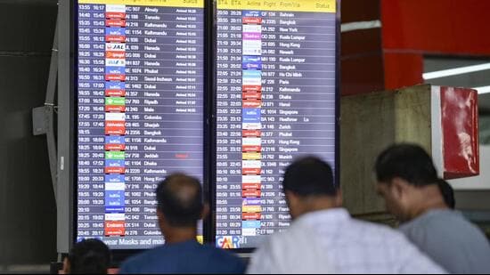Airlines and travel agencies said they had never seen such a last-minute rush for same- or next-day flights on long routes like India-US. (Raj K Raj/Hindustan Times)