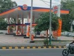 Petrol pump dealers have strongly objected to the continuation of operations, pointing out that it is a clear violation of rules. (HT Photo) Petrol pump dealers have strongly objected to the continuation of operations, pointing out that it is a clear violation of rules. (HT Photo)
