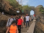 To discourage private vehicles, parking arrangements were made at Donje, and tourists were ferried by e-buses up the fort road. (HT)