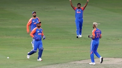 India's Sanju Samson and Hardik Pandya celebrate taking the wicket of Pakistan's Fakhar Zaman (REUTERS)