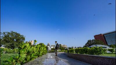 Clear skies over Connaught Place on Monday. (RAJ K RAJ /HT PHOTO) Clear skies over Connaught Place on Monday. (RAJ K RAJ /HT PHOTO)