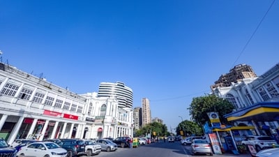 The weather department has predicted clear sky for Tuesday, with maximum and minimum temperatures likely to settle around 34 degrees Celsius and 24 degrees Celsius, respectively. (Raj K Raj /Hindustan Times) The weather department has predicted clear sky for Tuesday, with maximum and minimum temperatures likely to settle around 34 degrees Celsius and 24 degrees Celsius, respectively. (Raj K Raj /Hindustan Times)