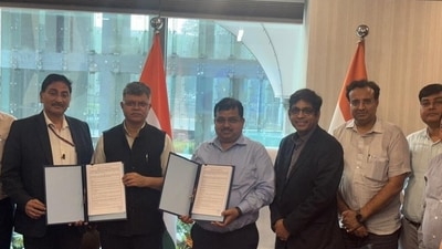 The MoU was signed by HUDCO CMD Sanjay Kulshrestha and NBCC CMD K P Mahadevaswamy.