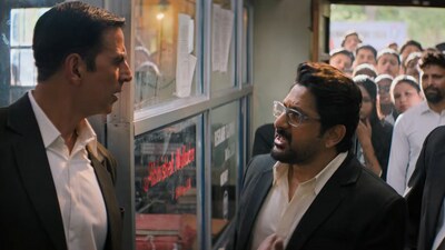 Jolly LLB 3 box office collection day 3: Akshay Kumar and Arshad Warsi in a still from the film. Jolly LLB 3 box office collection day 3: Akshay Kumar and Arshad Warsi in a still from the film.