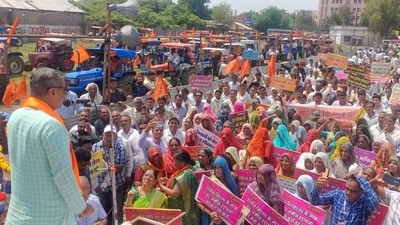Farmers protest in Ujjain over the land pooling policy. Farmers protest in Ujjain over the land pooling policy.