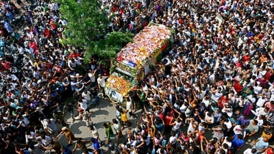 Fans flocked street to pay their respect to the mortal remains of Bollywood musician Zubeen Garg on September 21, 2025. (AFP) Fans flocked street to pay their respect to the mortal remains of Bollywood musician Zubeen Garg on September 21, 2025. (AFP)
