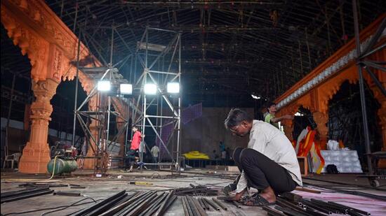 Mumbai, India. Sep 22, 2025 - Preparations for the Bengal Club's Durga Utsav at Shivaji Park in Dadar. This year, the Bengal Club is celebrating its 90th Durga Puja. Mumbai, India. Sep 22, 2025 (Photo by Raju Shinde/HT Photo) (Raju Shinde)