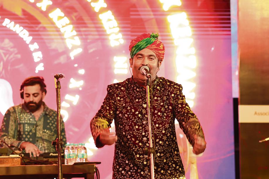 Rais Khan, renowned percussionist and folk musician, also joined the duo on stage. Rais Khan, renowned percussionist and folk musician, also joined the duo on stage.