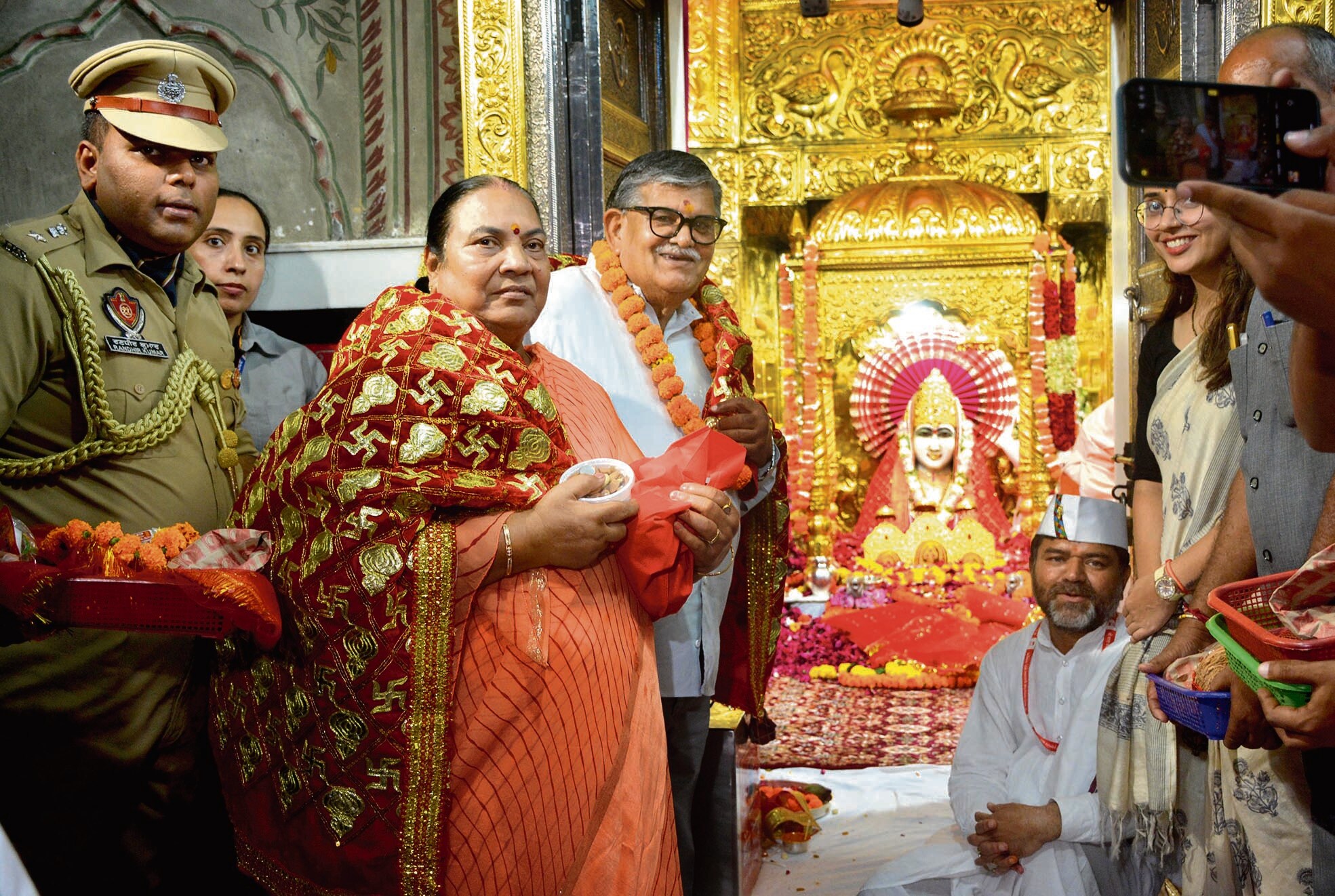 Punjab governor and UT administrator Gulab Chand Kataria and his wife Anita Kataria paying obeisance at the shrine. (Sant Arora/HT)
