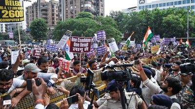 Police personnel try to stop aspirants of Bihar Public Service Commission (BPSC) Teacher Recruitment Exam (TRE) 4.0 during their protest march, in Patna on Friday, Sept 19. (Aftab Alam Siddiqui/ANI file) Police personnel try to stop aspirants of Bihar Public Service Commission (BPSC) Teacher Recruitment Exam (TRE) 4.0 during their protest march, in Patna on Friday, Sept 19. (Aftab Alam Siddiqui/ANI file)