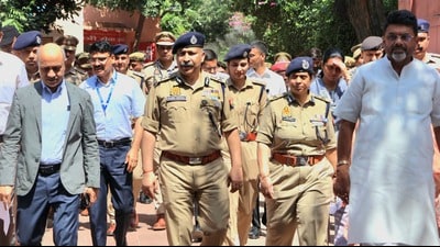 DGP Rajeev Krishna reviewing arrangements at Sri Krishna Janmabhoomi in Mathura ahead of the President’s visit on Thursday. (HT Photo) DGP Rajeev Krishna reviewing arrangements at Sri Krishna Janmabhoomi in Mathura ahead of the President’s visit on Thursday. (HT Photo)