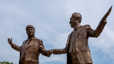 Statue of Trump and Epstein holding hands appeared in DC. (X)