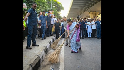 Move follows LG’s task force push; over 17,000 pending cases to get priority as 16 ad-hoc courts are converted and 37 new ones created with full staffing support. (Sanchit Khanna/HT) Move follows LG’s task force push; over 17,000 pending cases to get priority as 16 ad-hoc courts are converted and 37 new ones created with full staffing support. (Sanchit Khanna/HT)