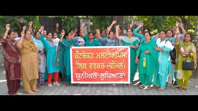 NHM workers during a protest at the civil surgeon’s office in Ludhiana on Tuesday. (Manish/HT)
