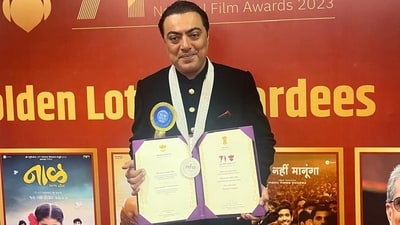 Deepak Kingrani after receiving National Film Award for writing the dialogues for the film Sirf Ek Bandaa Kaafi Hai from the President at Vigyan Bhawan in New Delhi on Tuesday Deepak Kingrani after receiving National Film Award for writing the dialogues for the film Sirf Ek Bandaa Kaafi Hai from the President at Vigyan Bhawan in New Delhi on Tuesday