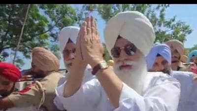 Spiritual head of Radha Soami Satsang Beas Baba Gurinder Singh Dhillon greeting followers after meeting Shiromani Akali Dal leader Bikram Singh Majithia in Nabha jail on Tuesday. (HT Photo) Spiritual head of Radha Soami Satsang Beas Baba Gurinder Singh Dhillon greeting followers after meeting Shiromani Akali Dal leader Bikram Singh Majithia in Nabha jail on Tuesday. (HT Photo)