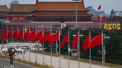 Flags flutter near Tiananmen Square ahead of the 80th anniversary of the end of World War Two, on Qianmen Street in Beijing, China, August 26, 2025. REUTERS/Tingshu Wang (REUTERS)