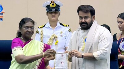 Mohanlal receives the Dadasaheb Phalke Award. Mohanlal receives the Dadasaheb Phalke Award.