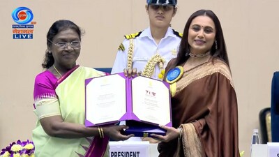 President Droupadi Murmu hands Rani Mukerjee her first National Film Award. President Droupadi Murmu hands Rani Mukerjee her first National Film Award.