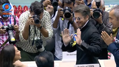 Shah Rukh Khan met Rani Mukerji at the National Awards ceremony.