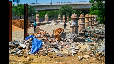 ASI to peel off concrete layers, restore Mughal-era floor, and secure site with new grills, gates and a porta cabin; vehicles barred. (RAJ K RAJ /HT PHOTO) ASI to peel off concrete layers, restore Mughal-era floor, and secure site with new grills, gates and a porta cabin; vehicles barred. (RAJ K RAJ /HT PHOTO)