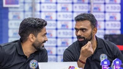 Former India hockey keeper PR Sreejesh (R) serves as SG Pipers’ Director of Hockey in the Hockey India League. (HIL)