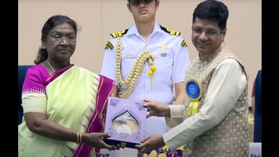 Professor Rajesh Chandwani receiving the award from President Droupadi Murmu in New Delhi on Tuesday. Professor Rajesh Chandwani receiving the award from President Droupadi Murmu in New Delhi on Tuesday.